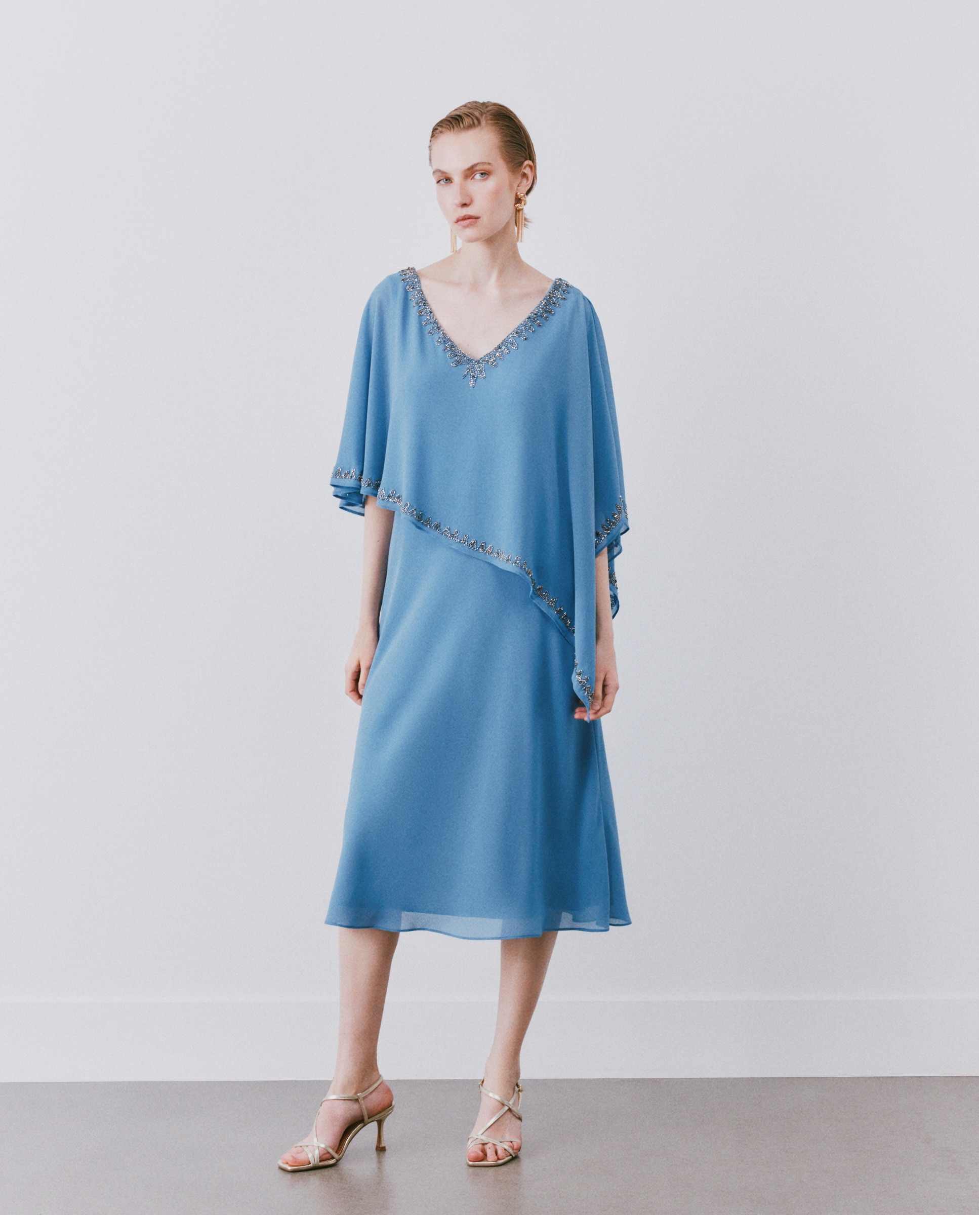 Vestido corto con pedrería en capa - Woman Fiesta El Corte Inglés - Gris claro Gris claro-1