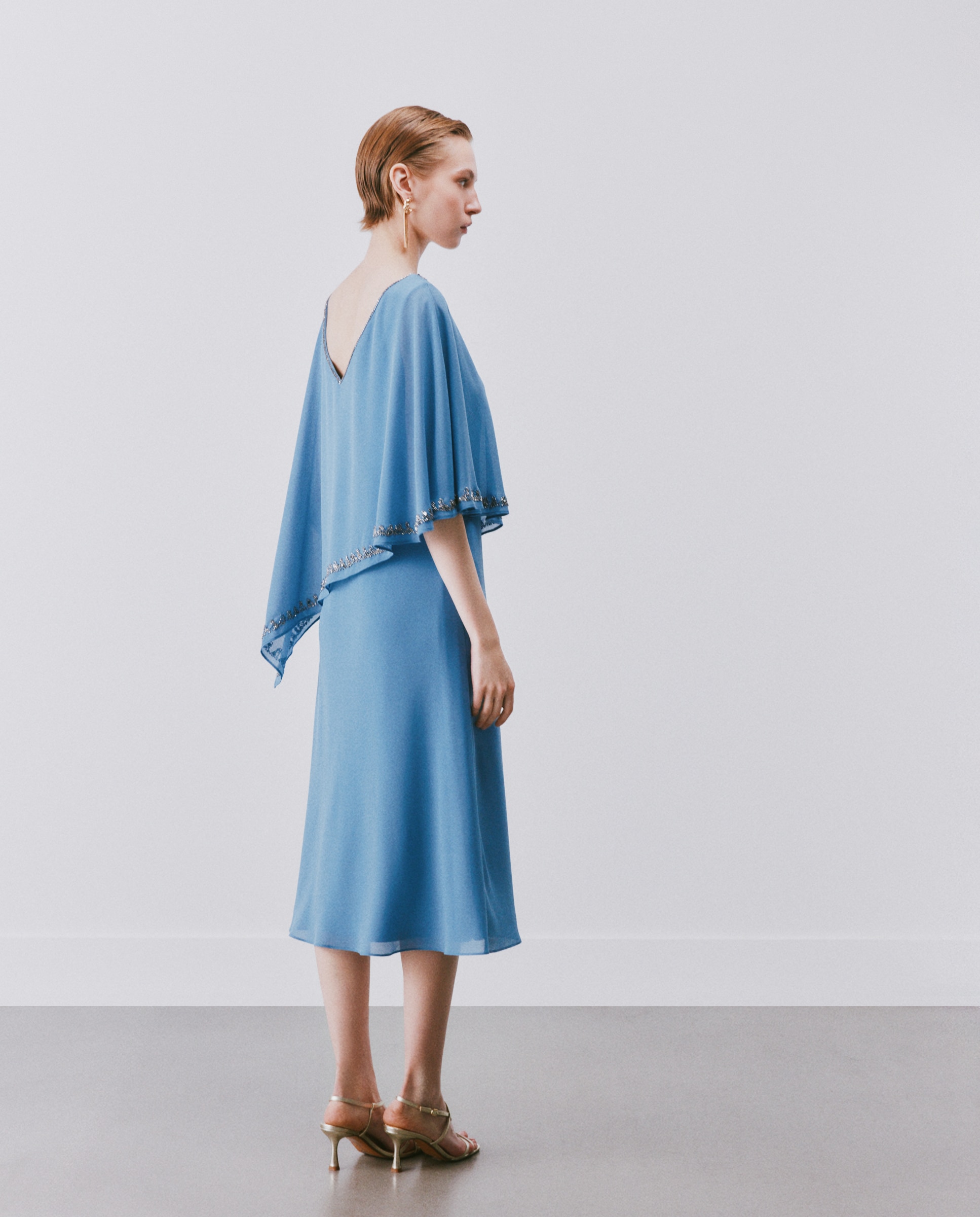 Vestido corto con pedrería en capa - Woman Fiesta El Corte Inglés - Gris claro Gris claro-3