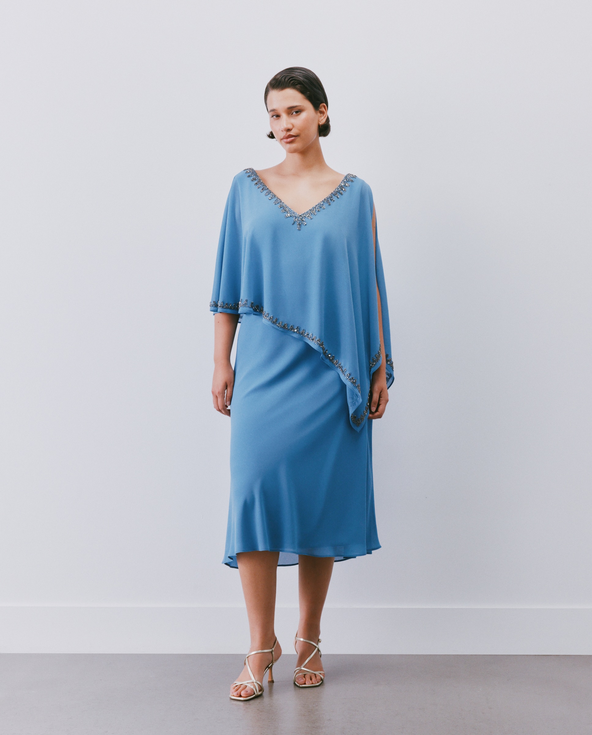 Vestido corto con pedrería en capa - Woman Fiesta El Corte Inglés - Gris claro Gris claro-4
