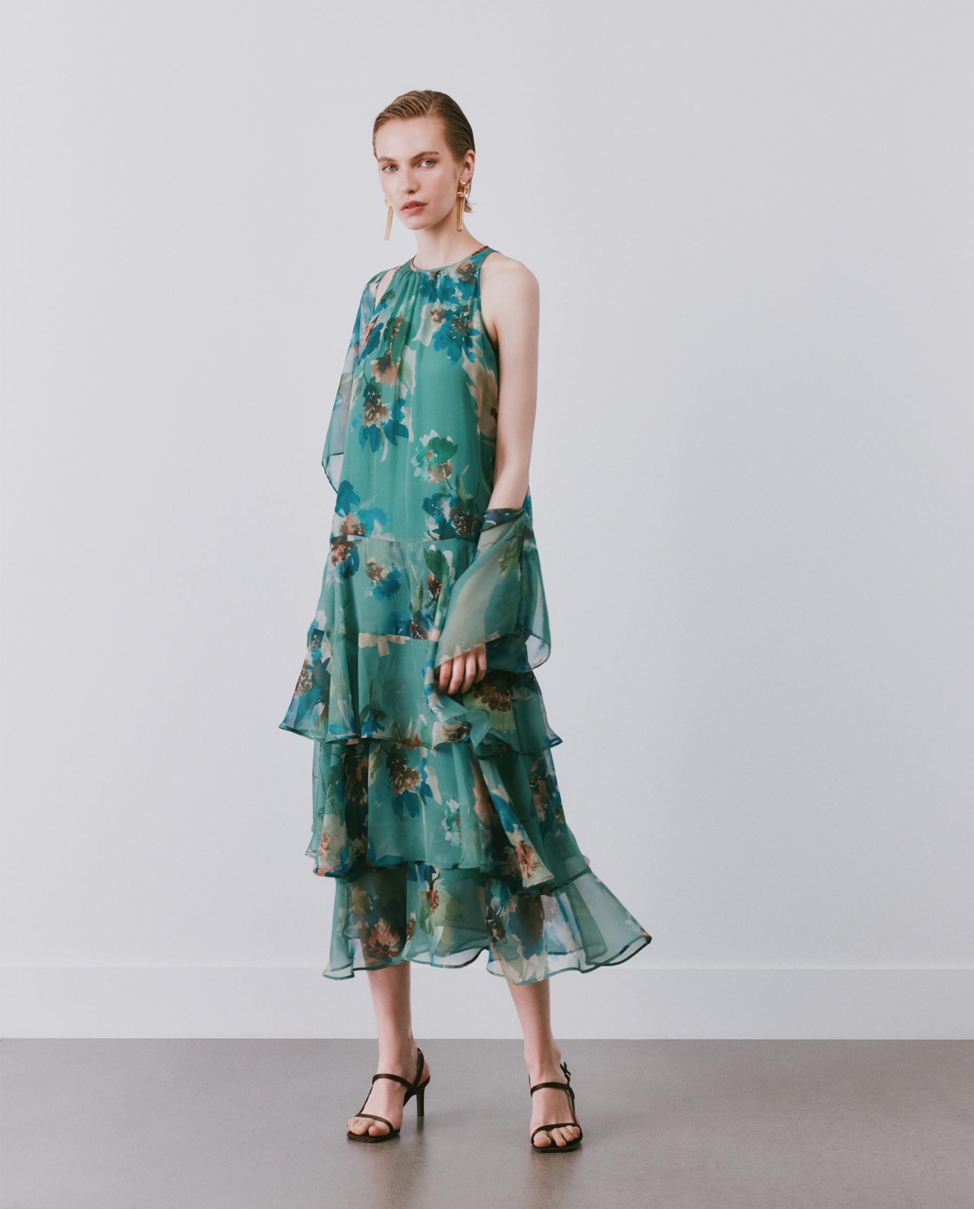 Imagem 0 de Vestido Halter com Saia com Folho