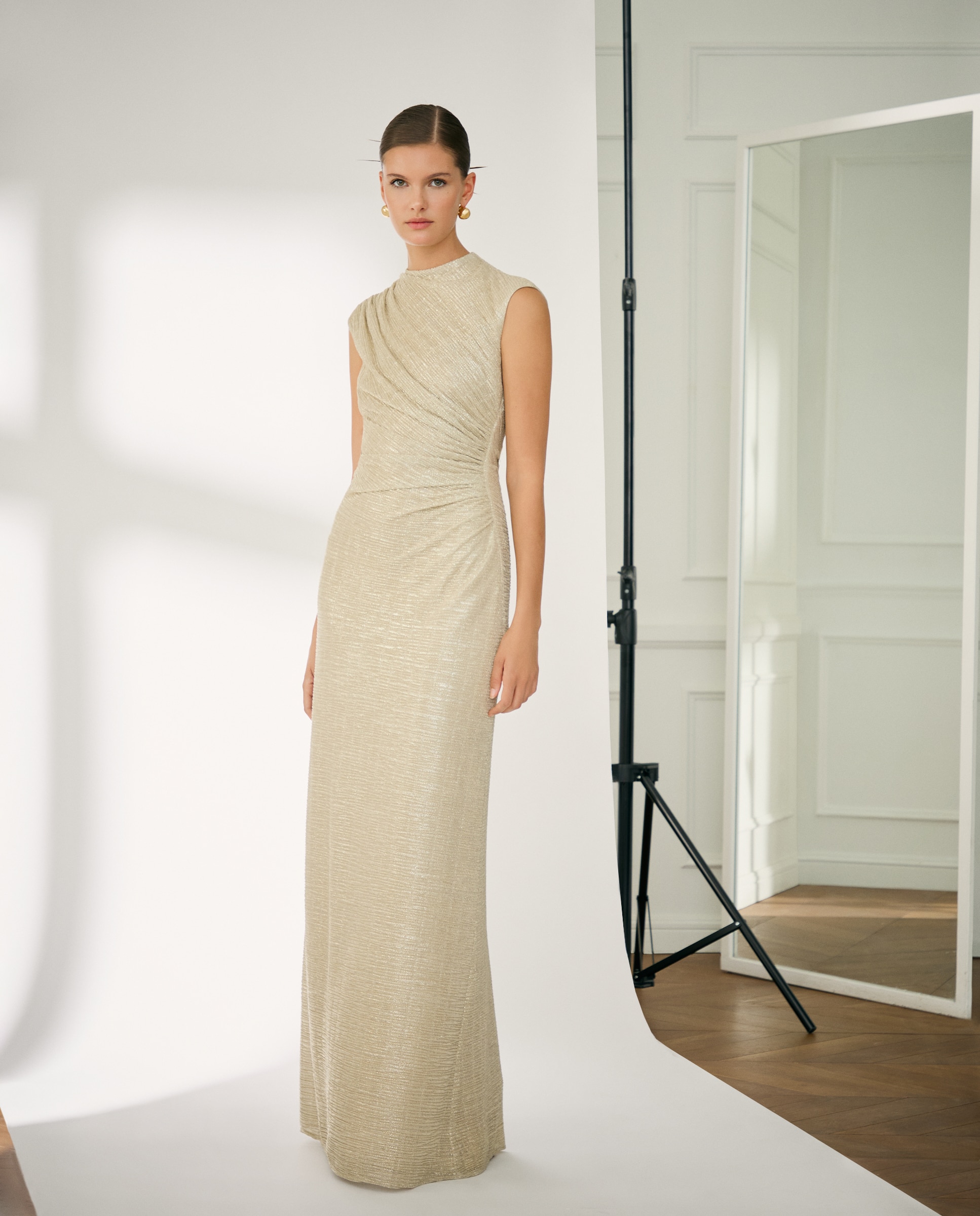 Vestido Comprido sem Mangas 390 Ouro-2