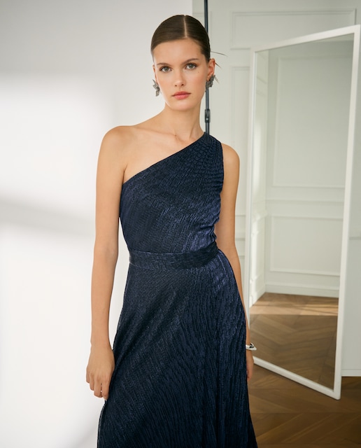 Imagen 0 de Vestido de mujer largo de punto lúrex asimétrico