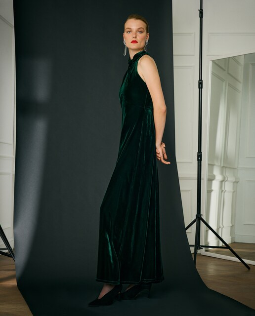 Imagen 0 de Vestido largo fluido halter de terciopelo