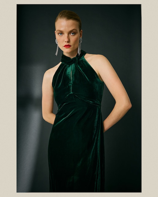 Imagem 0 de Vestido Comprido Fluido Halter de Veludo