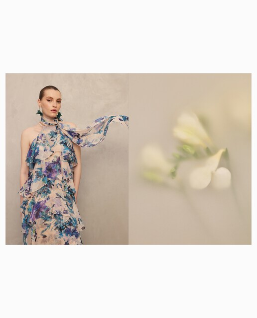 Vestido midi con capas y foulard