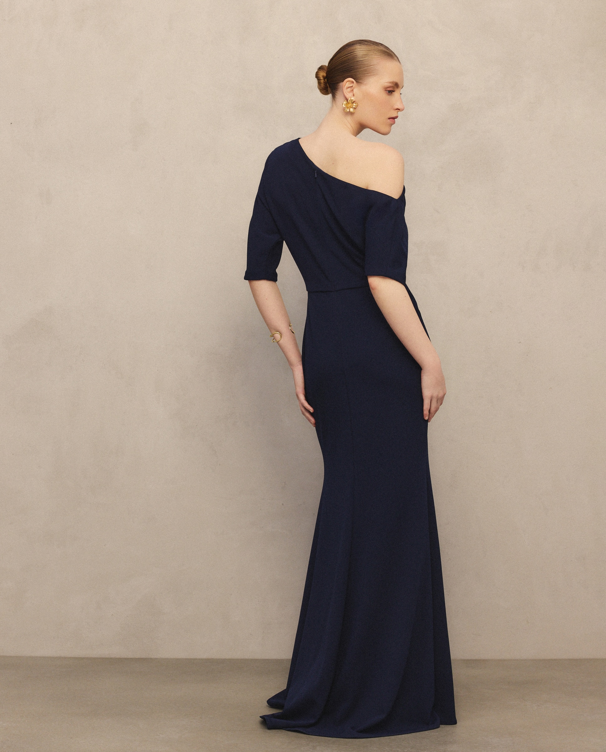 Vestido Comprido com Top Assimétrico de Crepe Azul-marinho-4