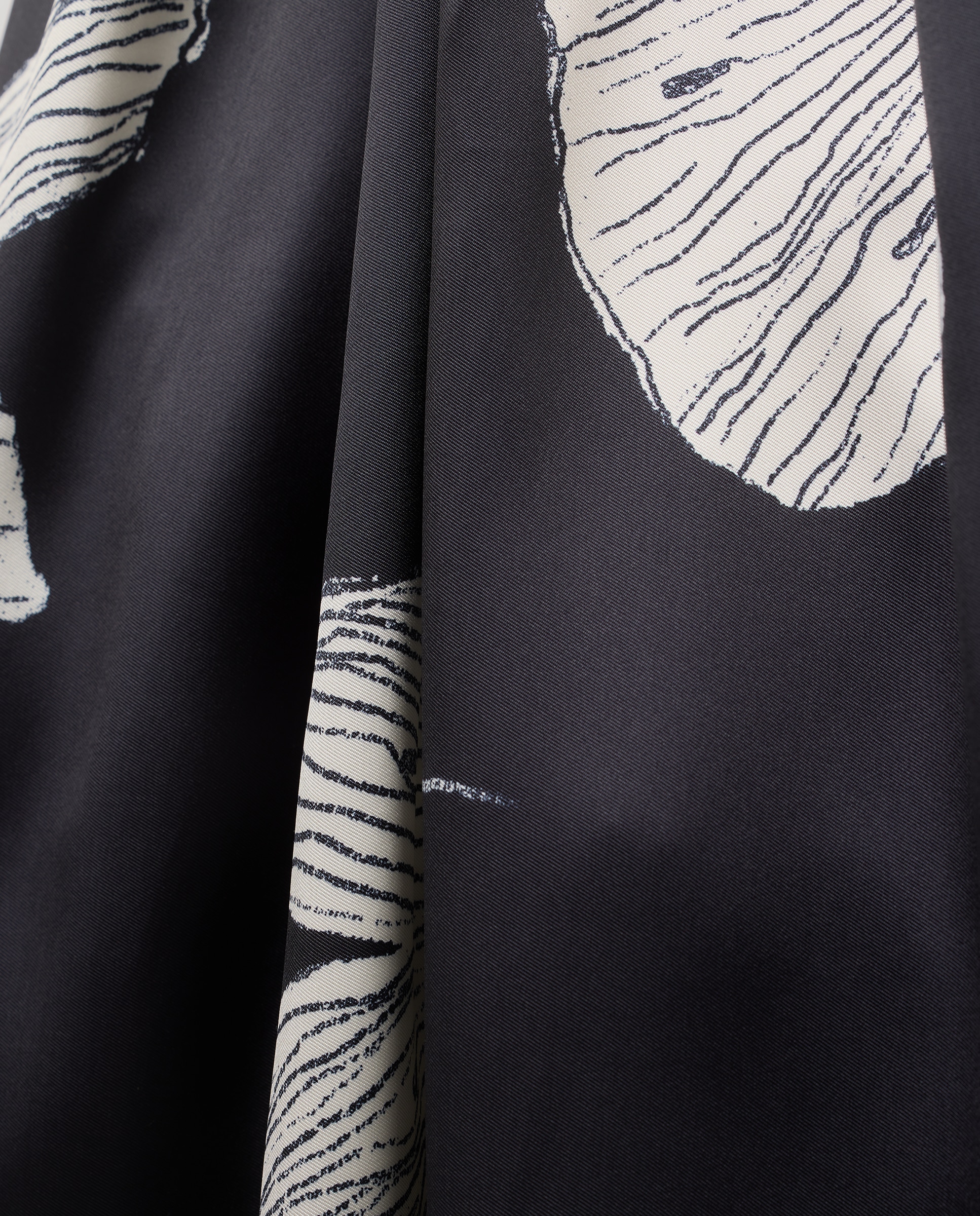 Vestido Estampado sem Mangas Preto-5