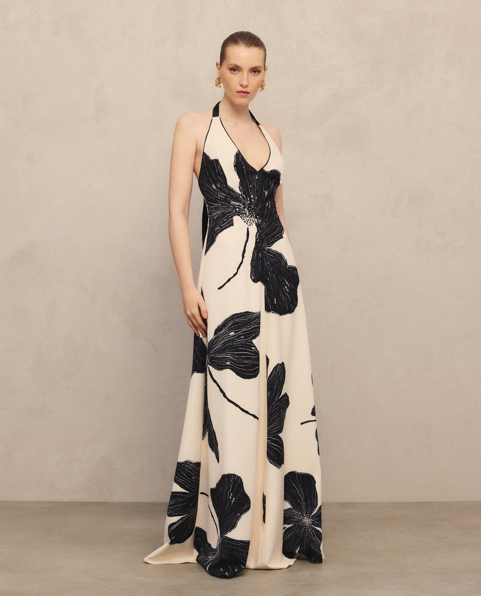 Imagem 0 de Vestido Comprido Halter com Estampado e Laço nas Costas