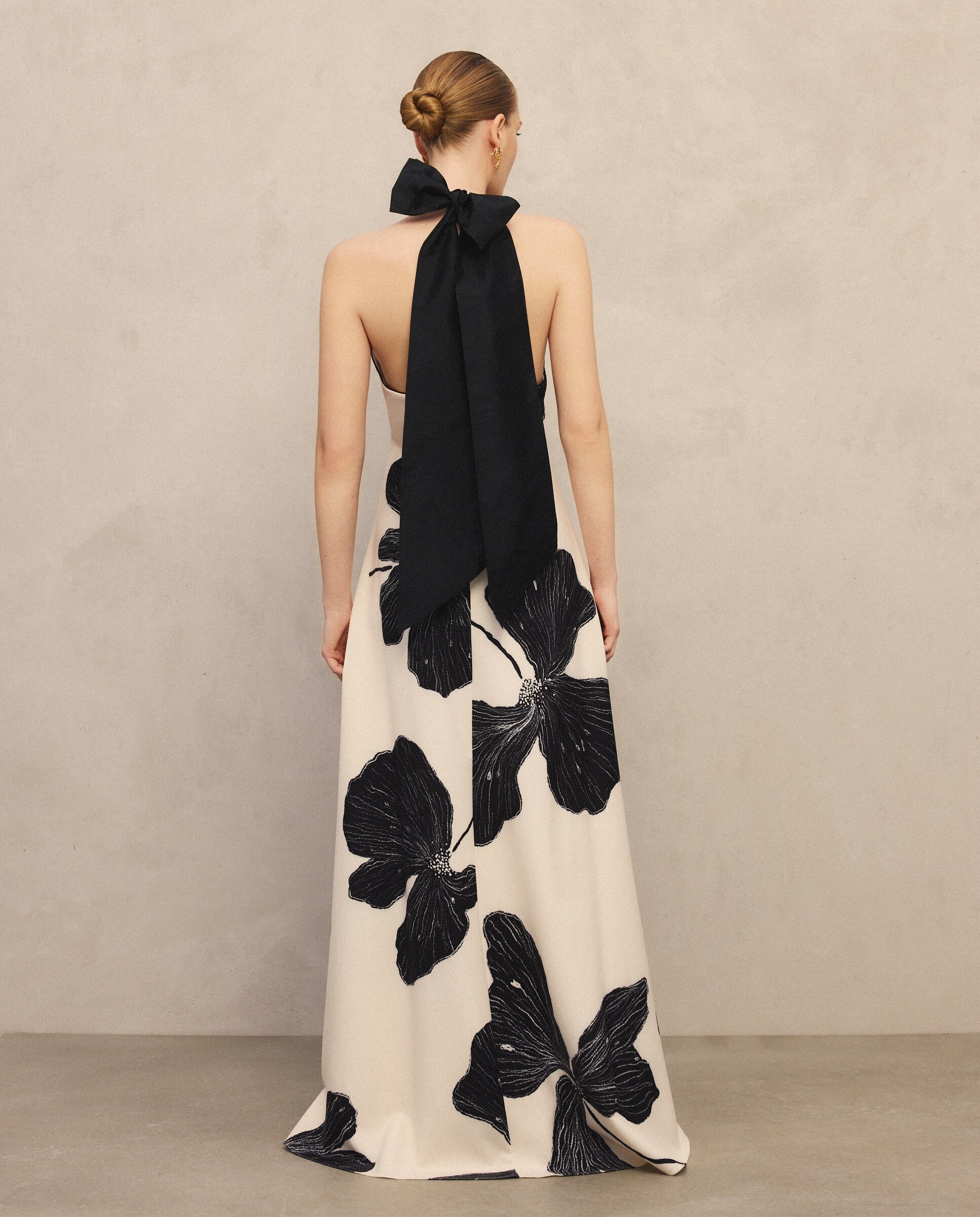 Vestido Comprido Halter com Estampado e Laço nas Costas Branco-3