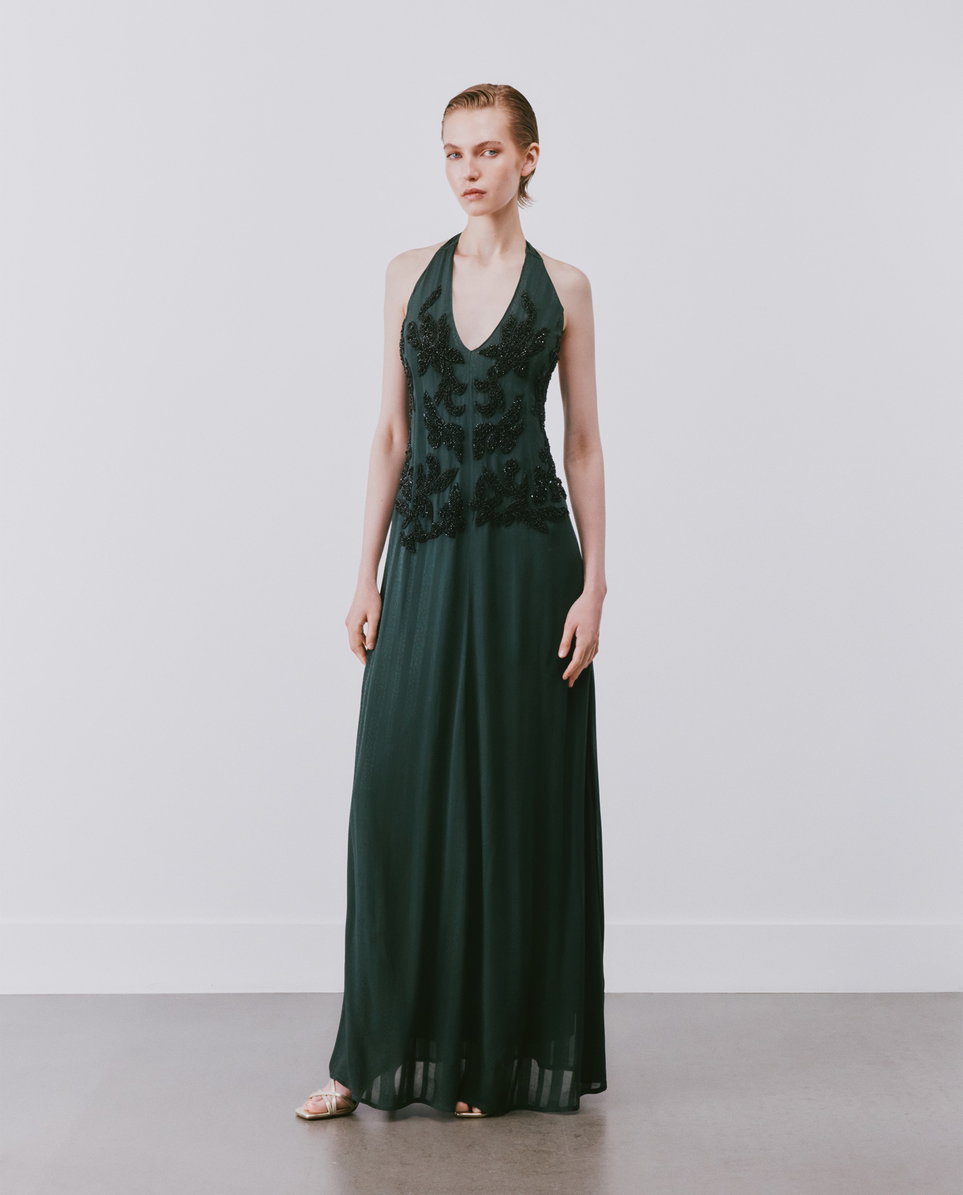 Vestido largo con pedrería y escote halter - Woman Fiesta El Corte Inglés - 530 Verde oscuro 530 Verde oscuro-1