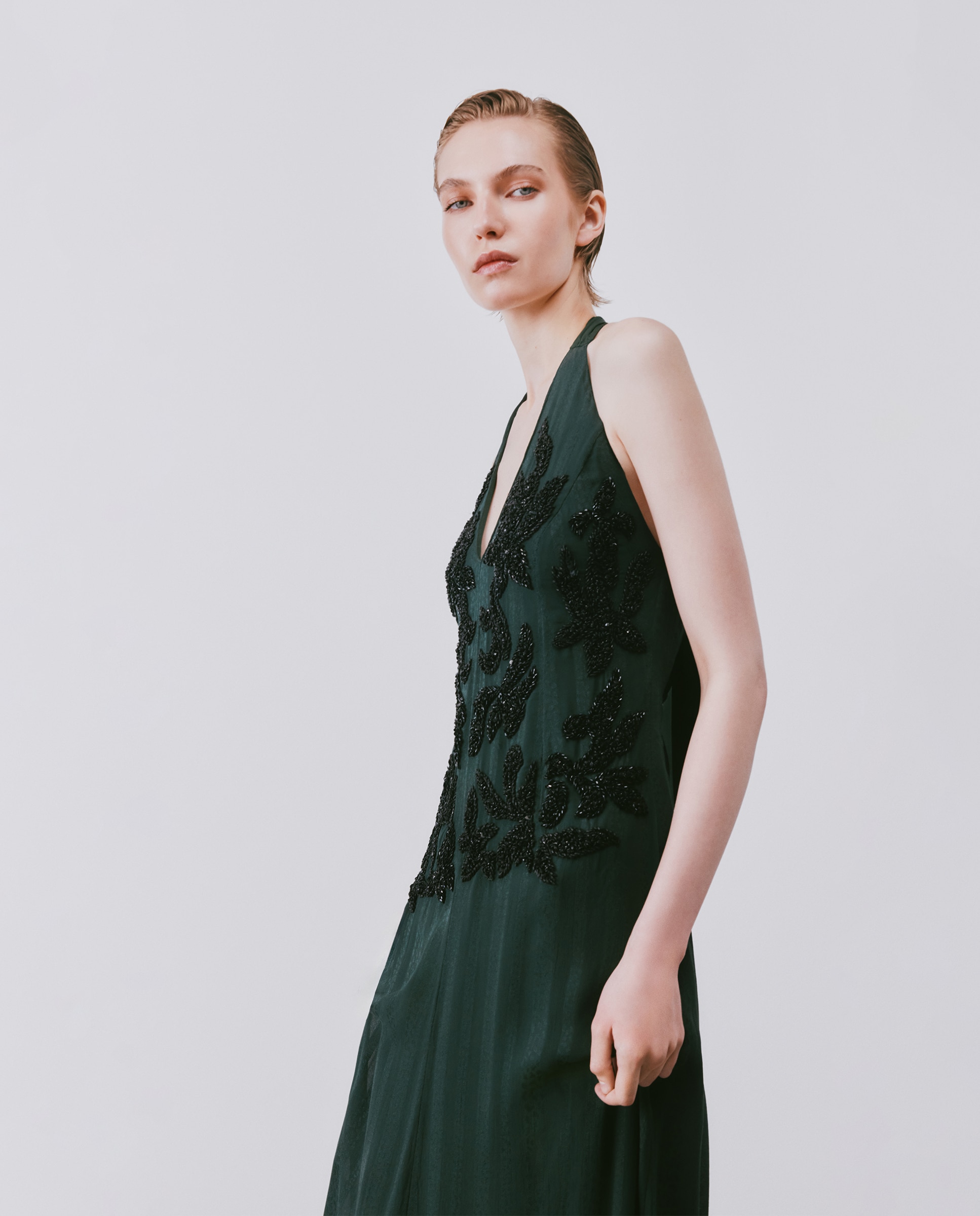 Vestido largo con pedrería y escote halter - Woman Fiesta El Corte Inglés - 530 Verde oscuro 530 Verde oscuro-2