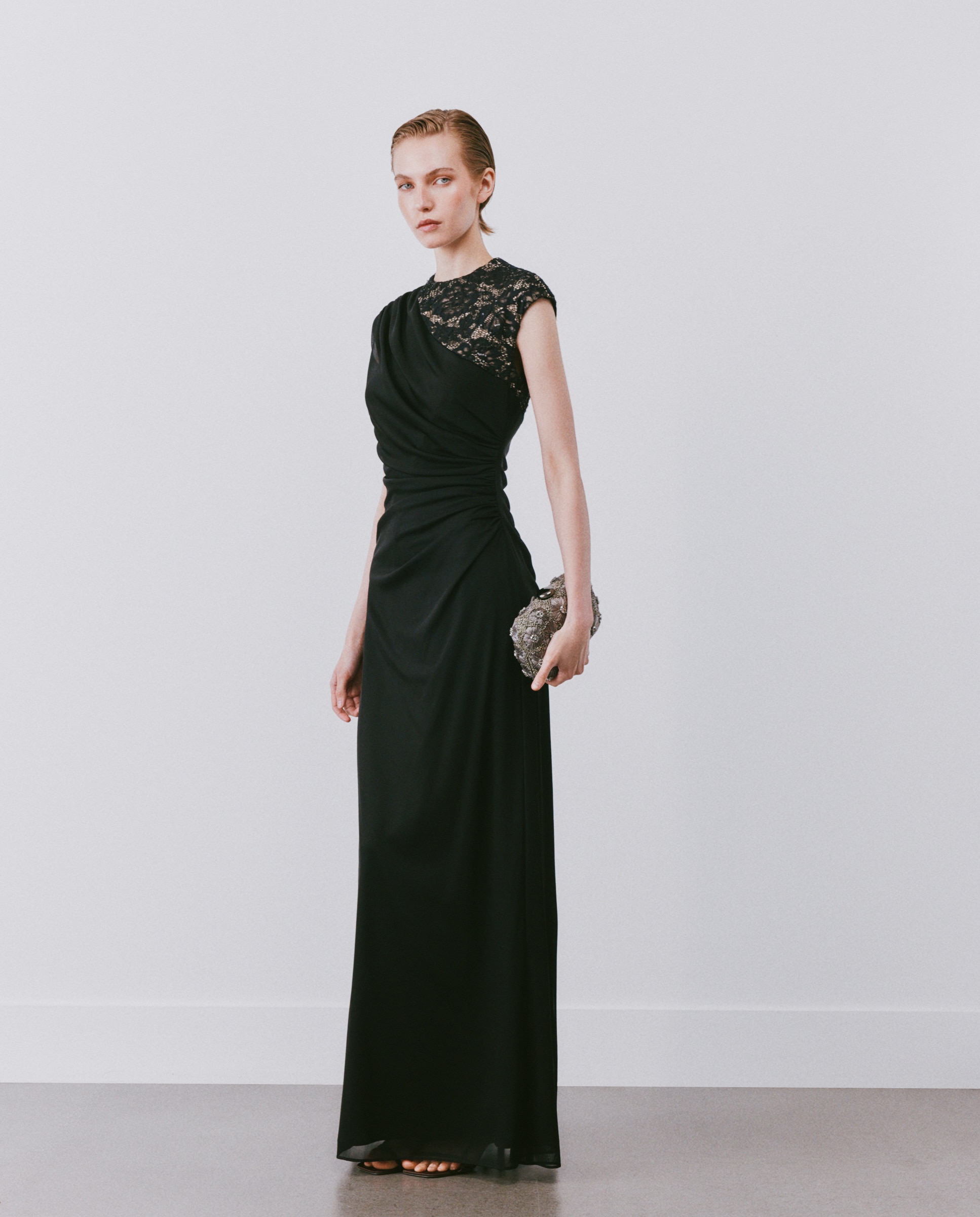 Vestido Comprido de Malha com Costas de Renda Preto-2