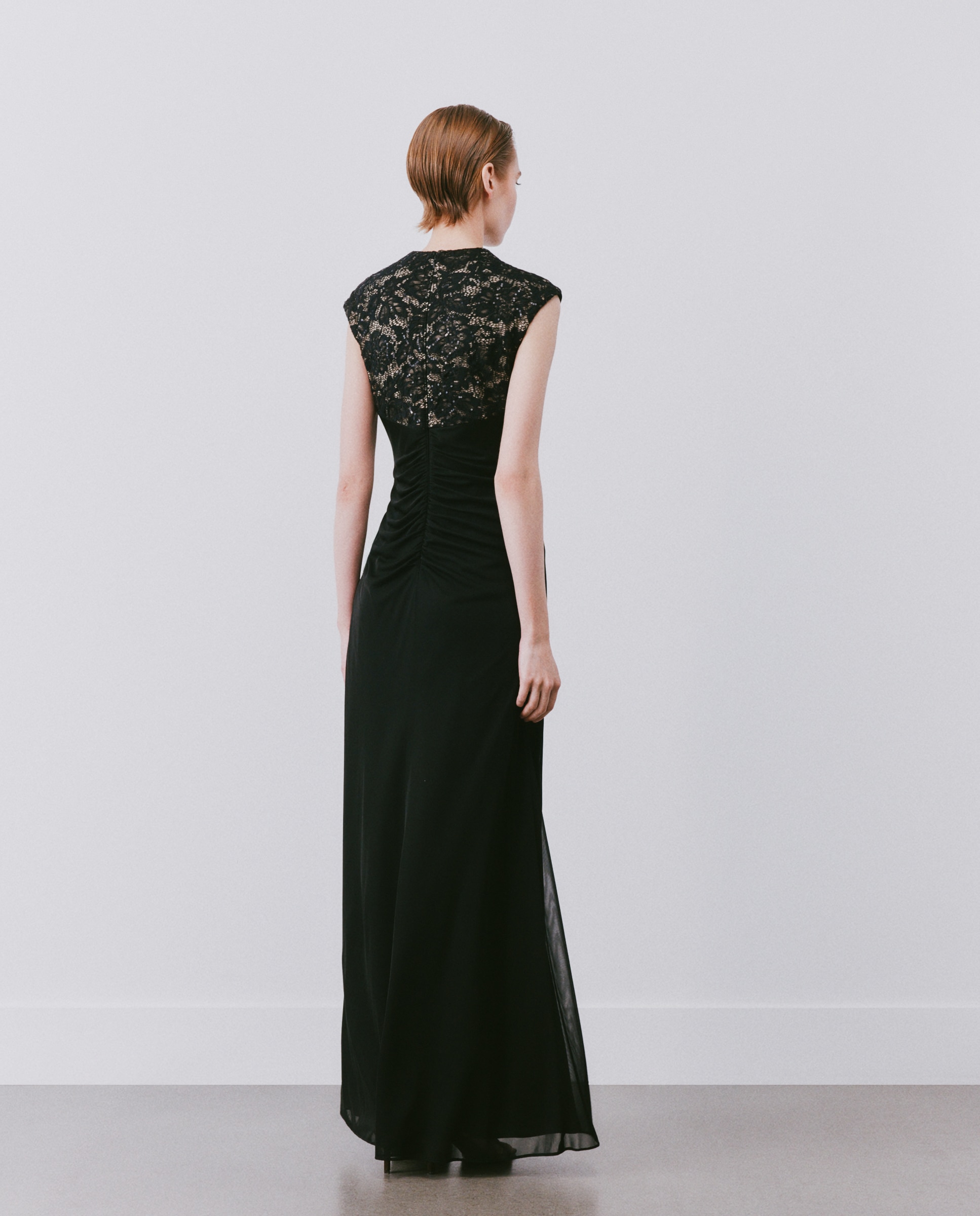 Vestido Comprido de Malha com Costas de Renda Preto-3