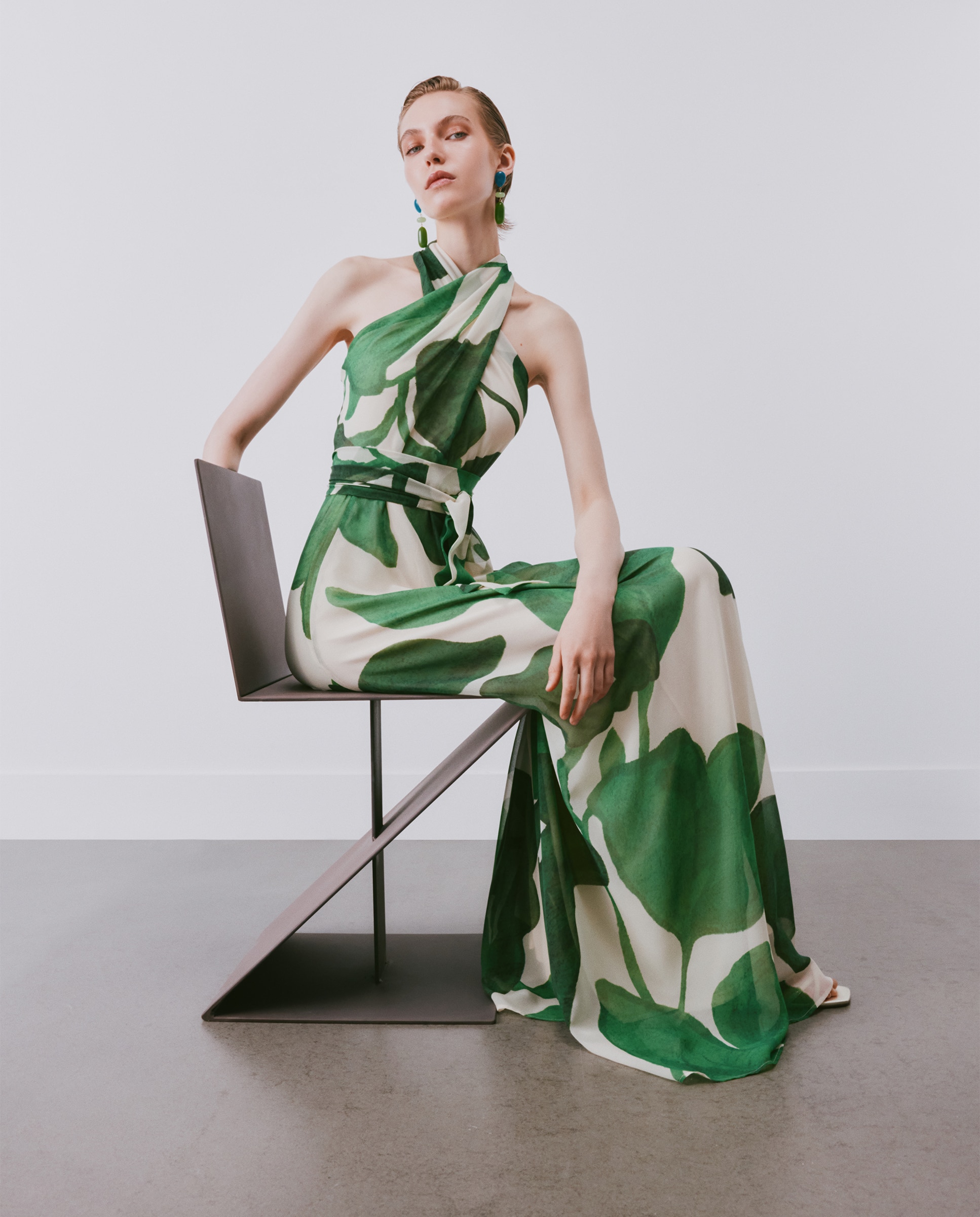 Imagen 0 de Vestido largo con cuello halter Verde