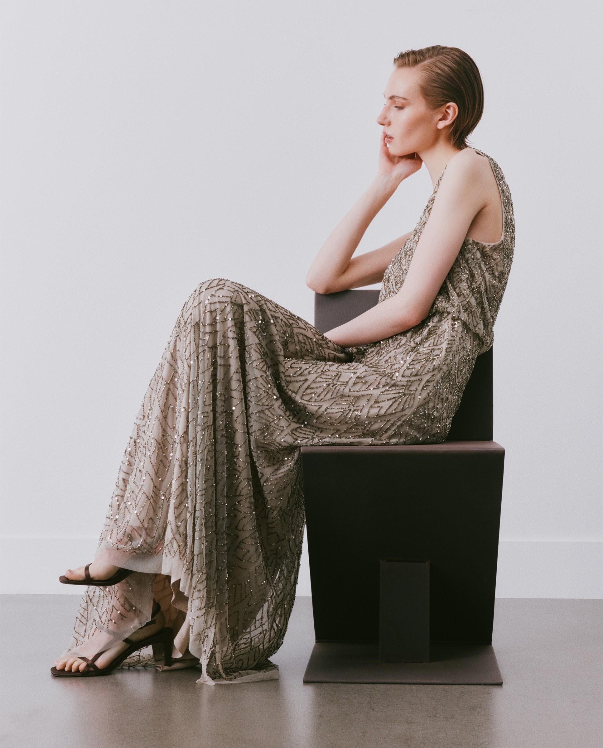 Imagen 0 de Vestido largo liso sin mangas de mujer Gris claro