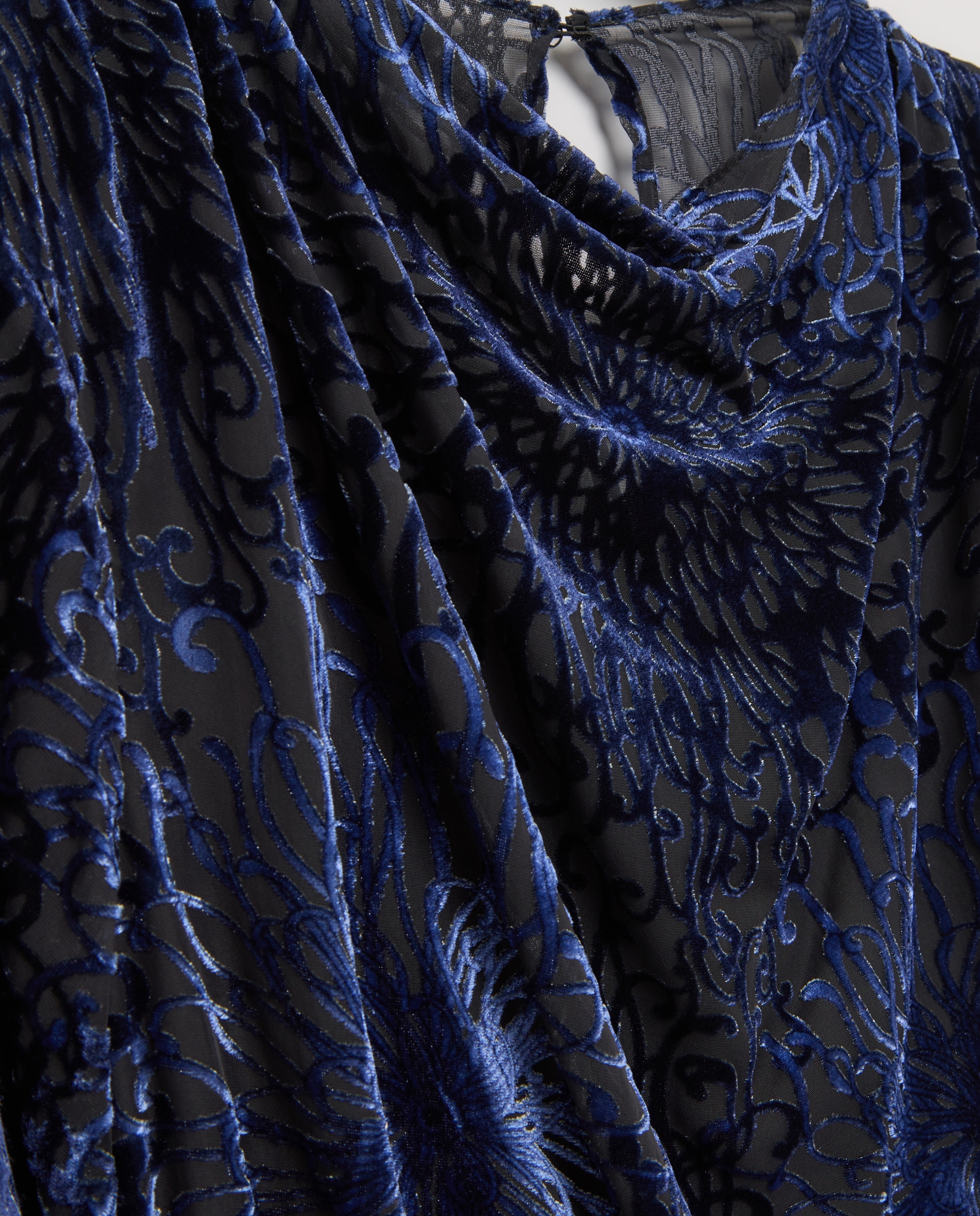 Vestido Devoré com Gola Halter 400 Azul-5