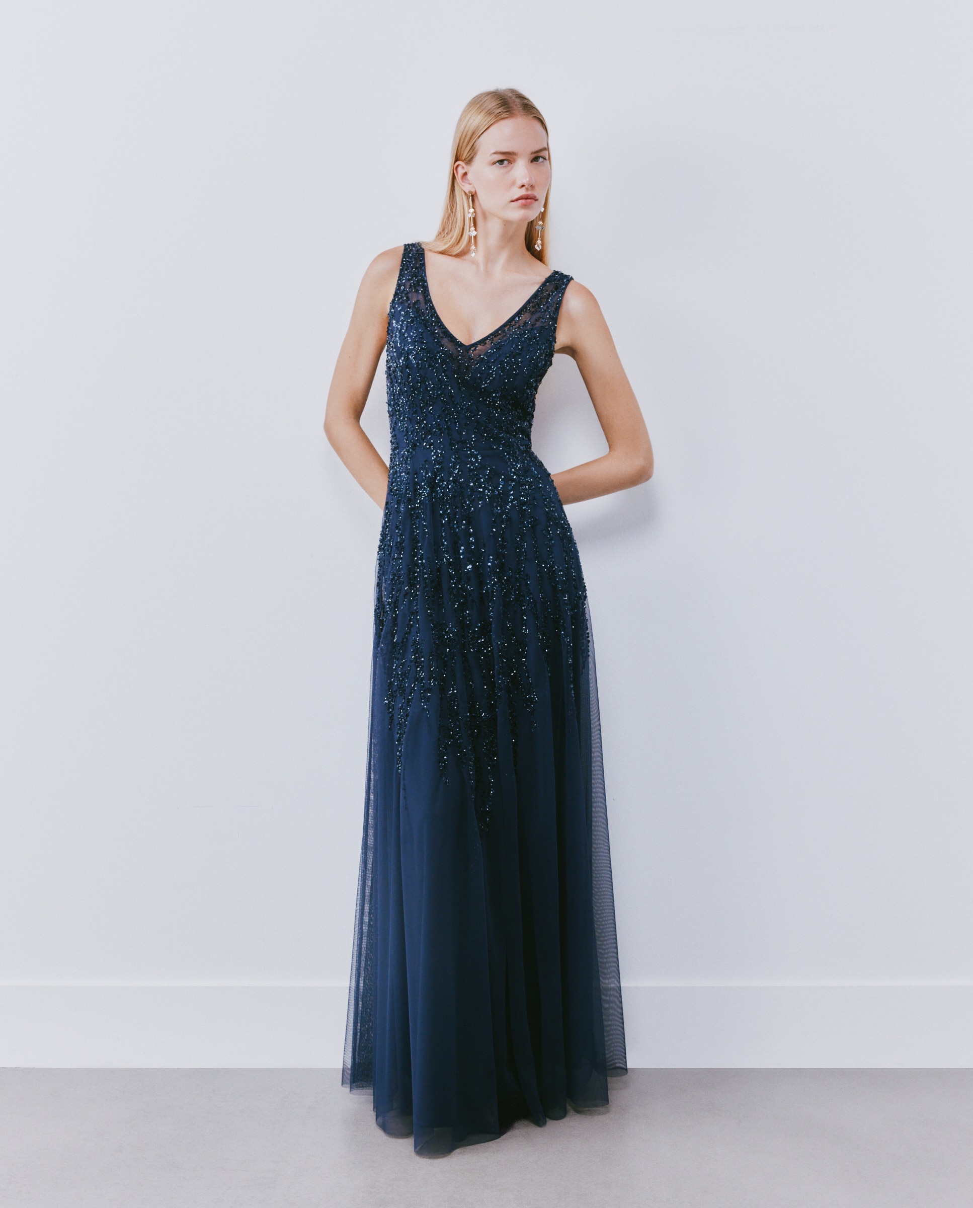 Vestido Comprido com Pedraria e Capa de Tule Azul-marinho-2