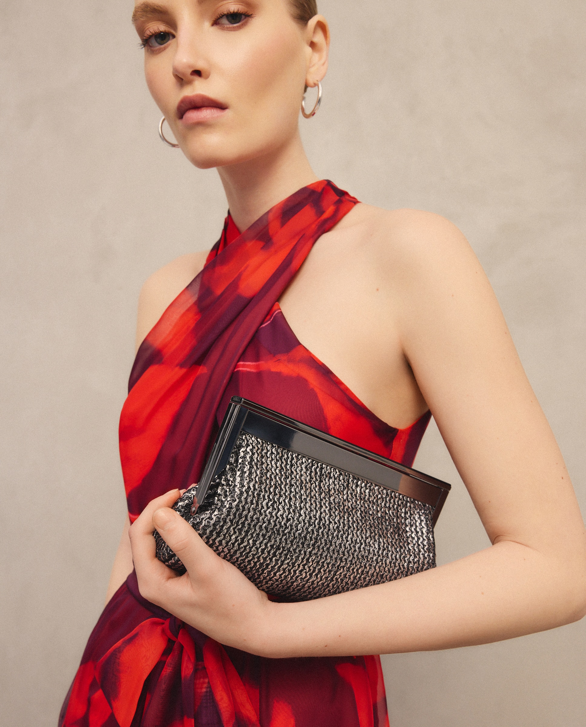 Mala Clutch de Ráfia de Forma Alargada Preto-7