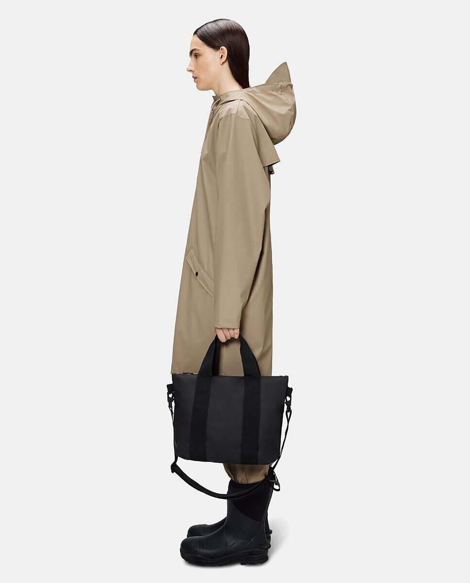 Imagen 5 de Tote pequeño Mico negro resistente al agua con bandolera extraíble - Rains - Negro Negro