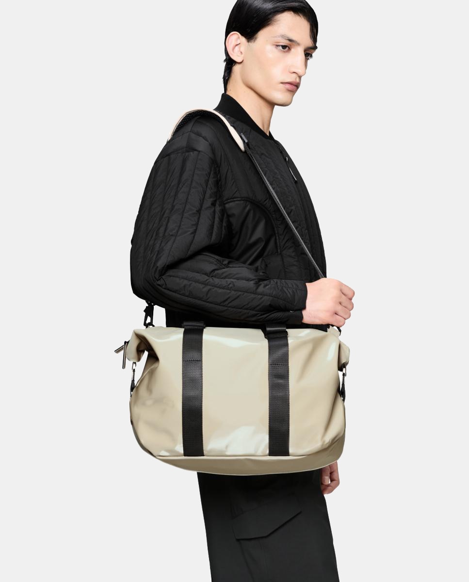 Imagen 3 de Bolsa de viaje pequeña - Rains - Negro Crema