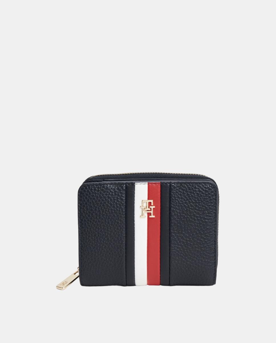 Imagen 0 de Cartera mediana de mujer en color azul marino con detalle corporativo Marrón claro