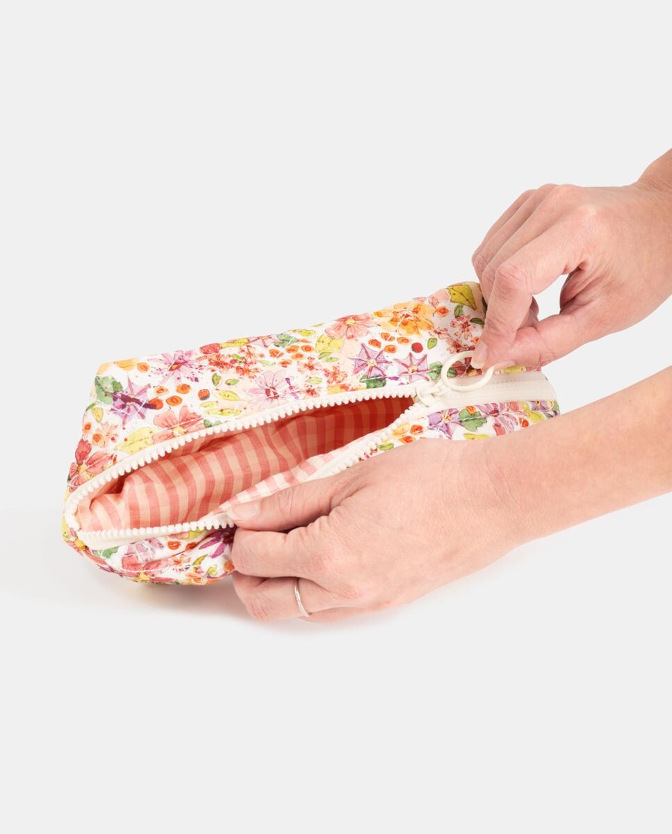 Nécessaire Acolchoado com Estampado Floral Rosa-3