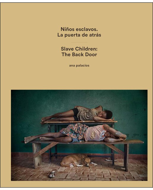 Niños esclavos. : La puerta de atrás. (Tapa dura).