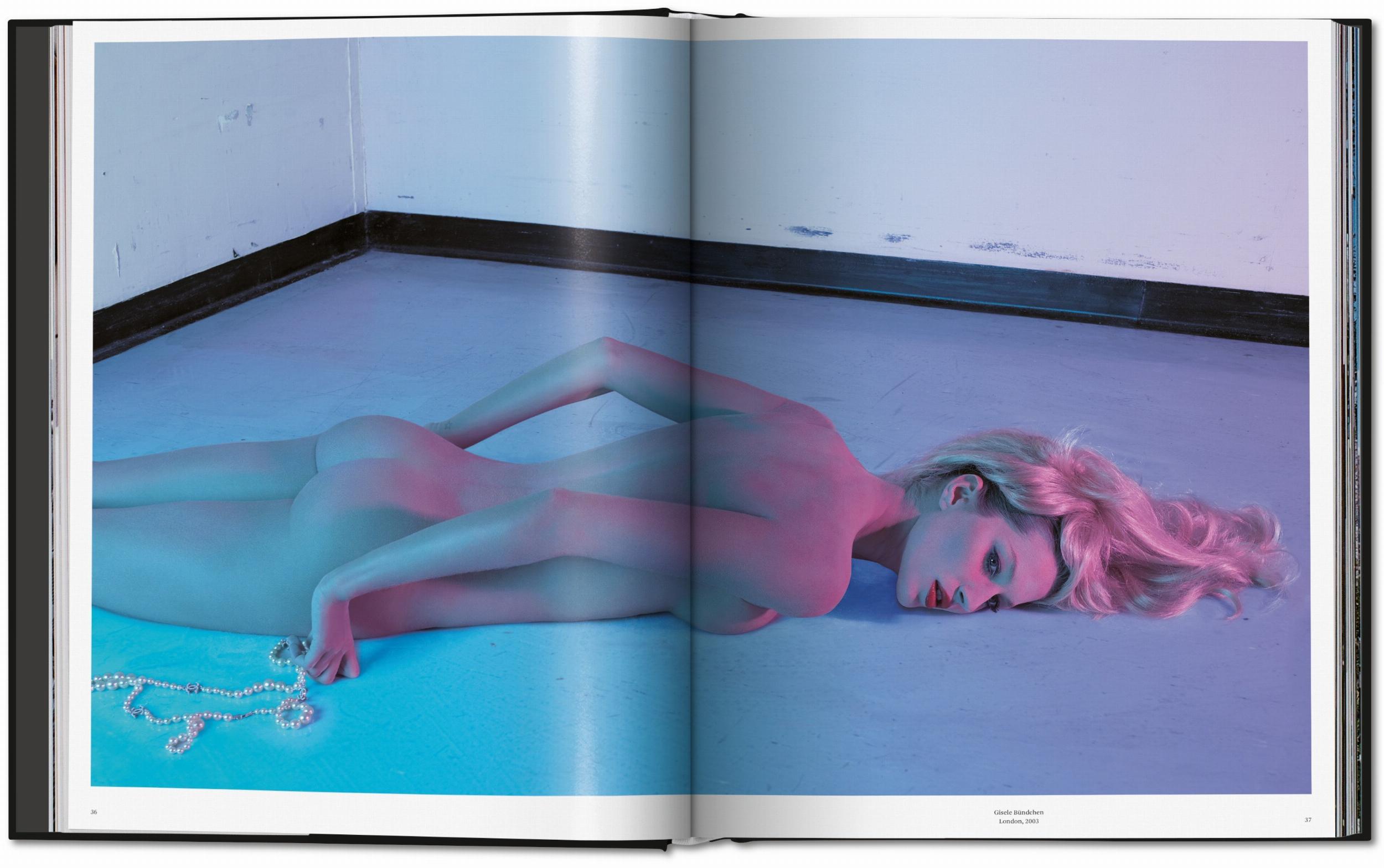 Mert Alas and Marcus Piggott (Capa dura) 4