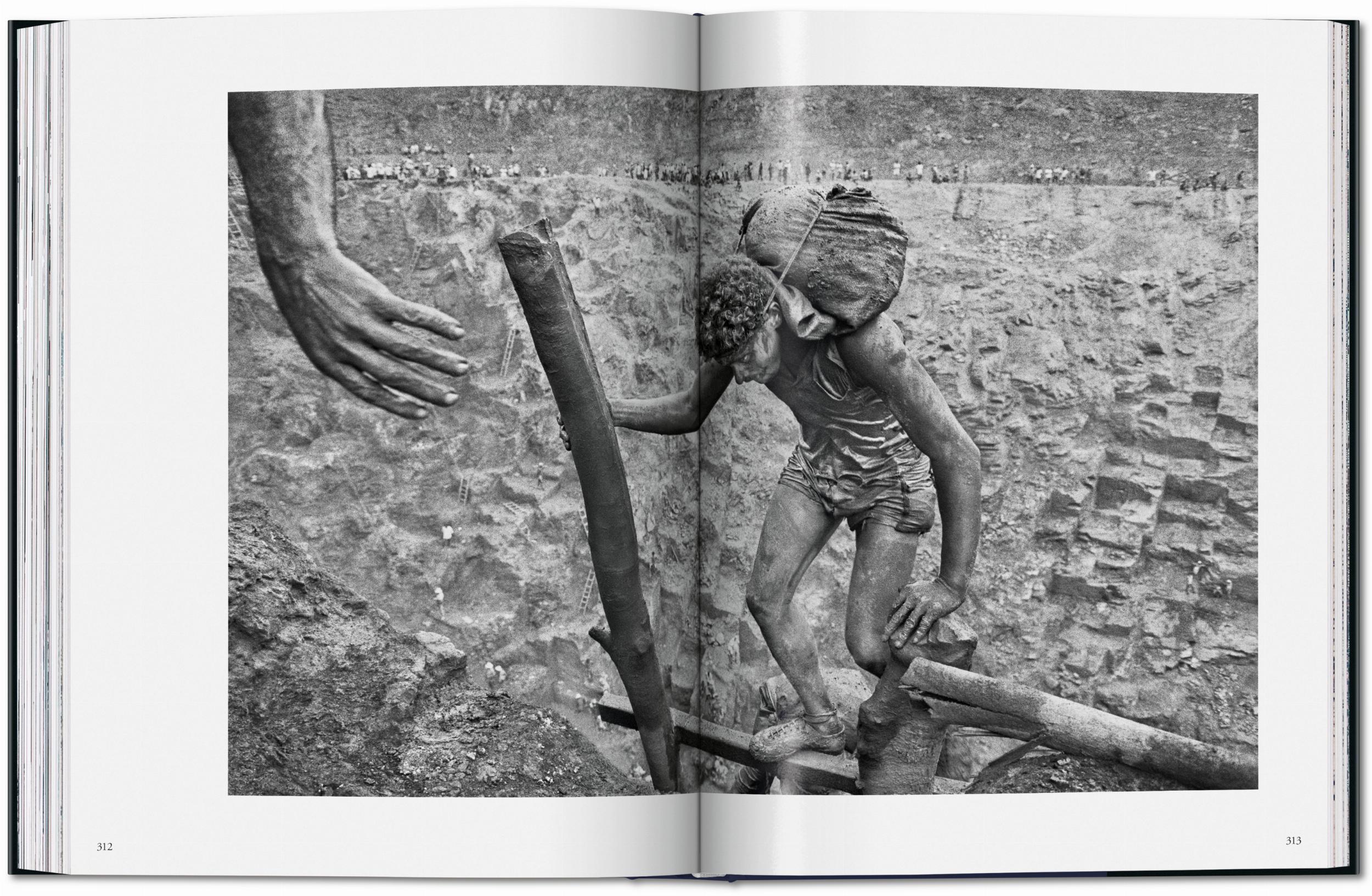 Sebastião Salgado. Workers. An Archaeology of the Industrial Age (Capa dura) 12