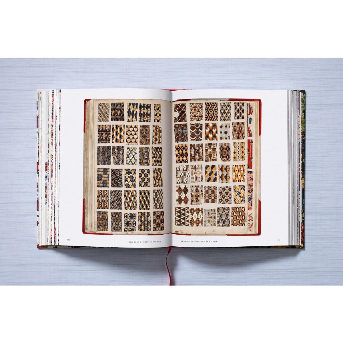 The Book of Printed Fabrics. From the 16th century until today (Capa dura) 3