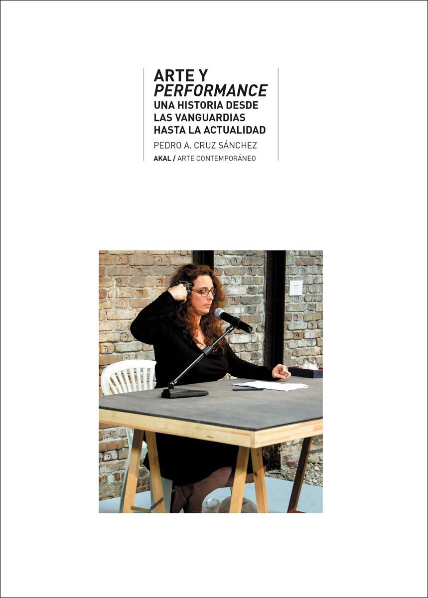 Arte y performance: Una historia desde las vanguardias hasta la actualidad (Capa mole com abas) 1
