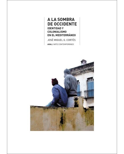 A la sombra de Occidente: Un estudio cultural sobre identidad y colonialismo en el Mediterráneo (Capa mole com abas) 1