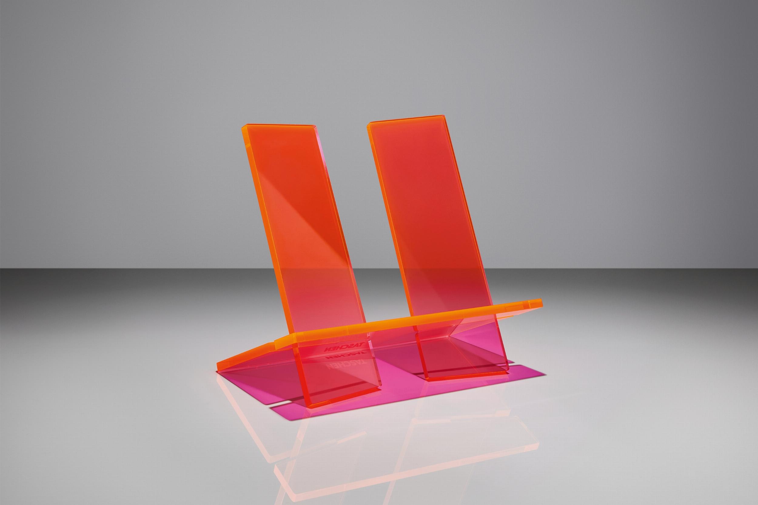 Bookstand. Medium. Radiant Pink · TASCHEN · El Corte Inglés