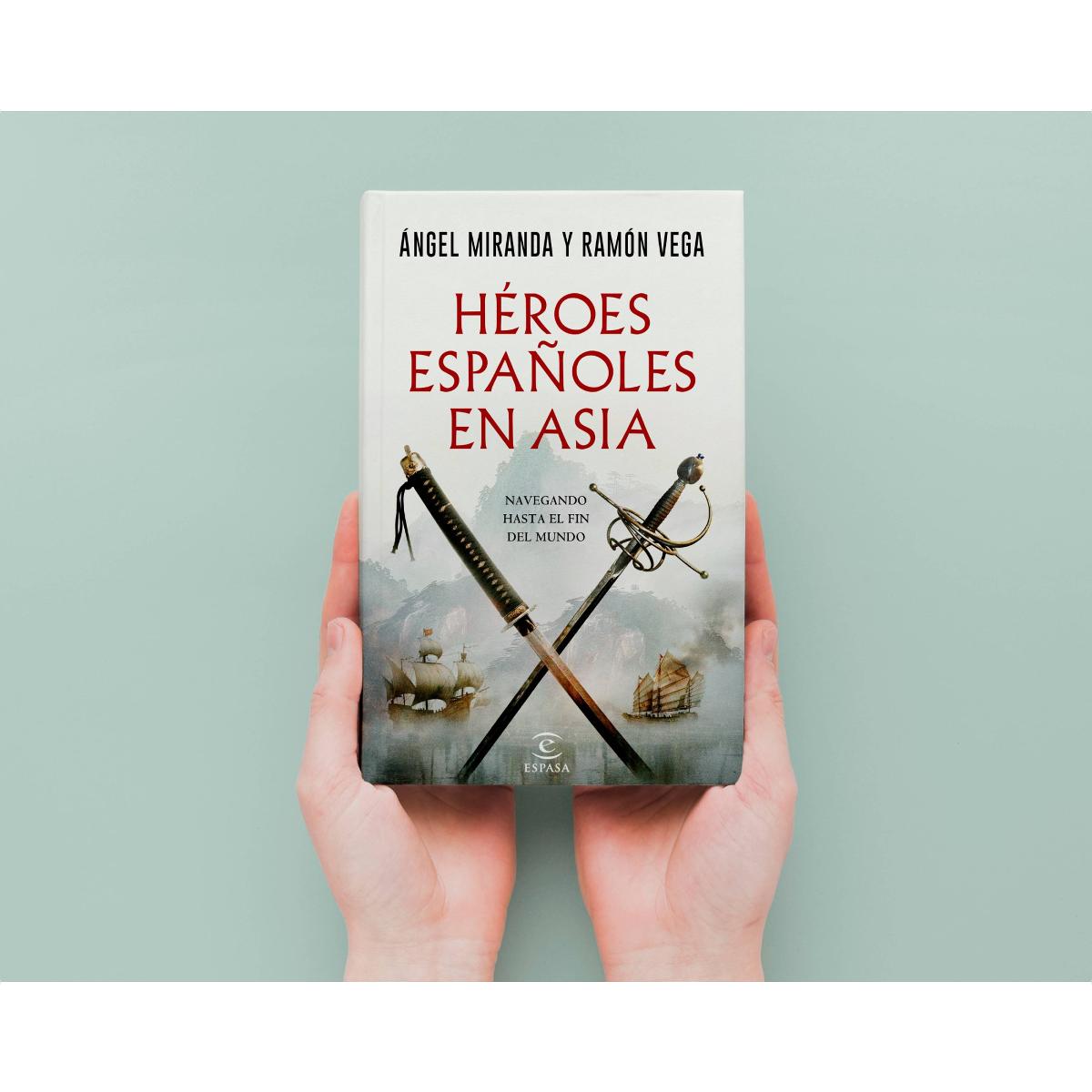 Héroes españoles en Asia: Navegando hasta el fin del mundo (Capa mole com abas) 2