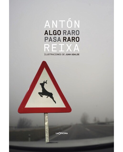 Imagen 0 de Algo raro pasa raro (Tapa blanda)