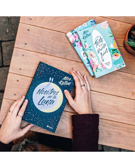 Nosotros en la luna: El libro más vendido del año en edición de bolsillo (Bolsillo) (Tapa blanda) 2