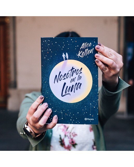 Nosotros en la luna: El libro más vendido del año en edición de bolsillo (Bolsillo) (Tapa blanda) 3