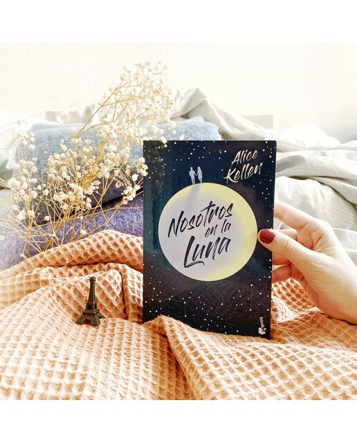 Nosotros en la luna: El libro más vendido del año en edición de bolsillo (Bolsillo) (Tapa blanda) 4