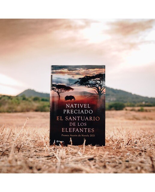El santuario de los elefantes: Premio Azorín de Novela 2021  (Tapa dura) 2