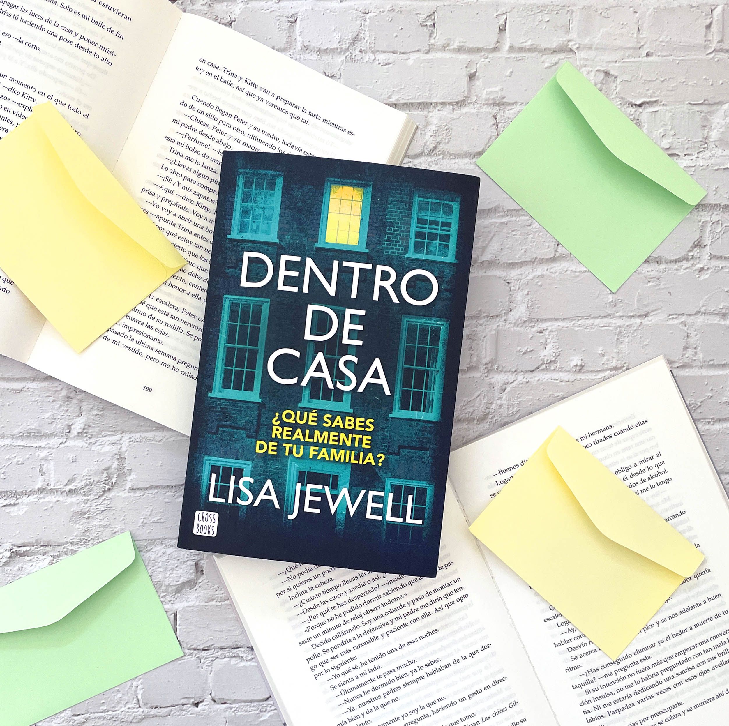 Dentro de casa (Tapa blanda con solapas) 2