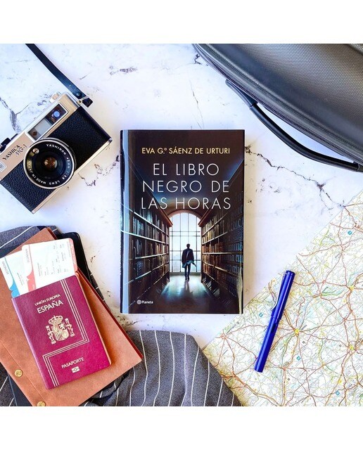 El Libro Negro de las Horas (Serie Kraken, 1) (Tapa dura) 3