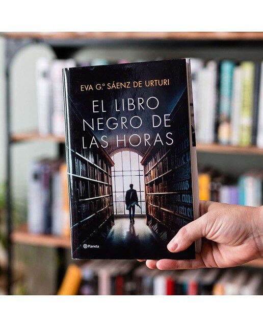El Libro Negro de las Horas (Serie Kraken, 1) (Tapa dura) 4