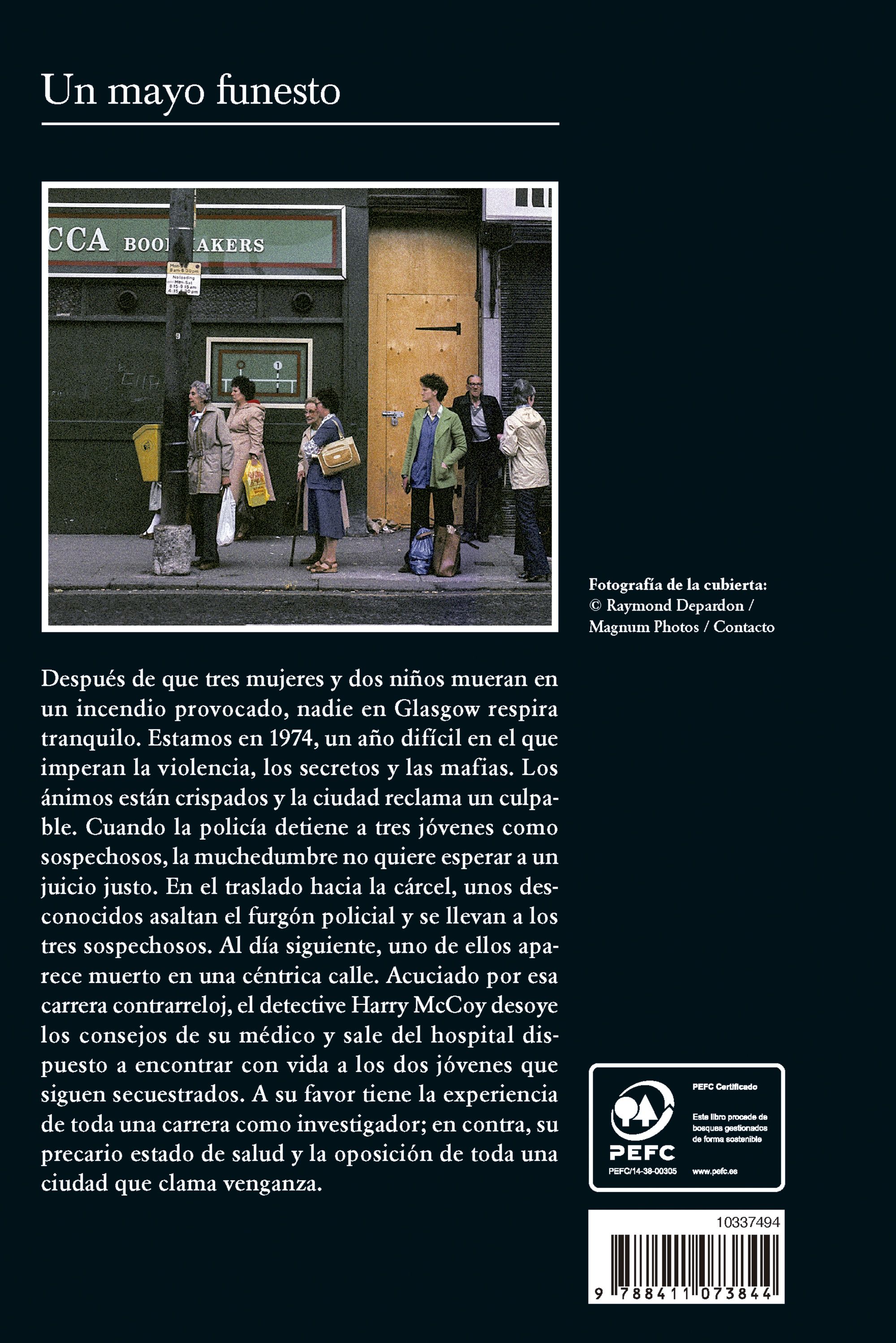 Un mayo funesto (Capa mole com abas) 2