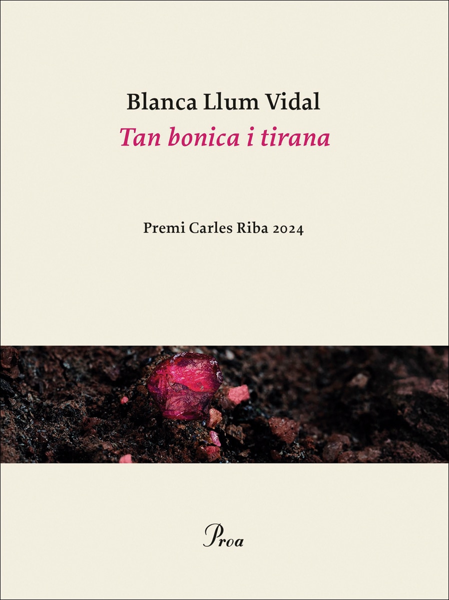 Imagen 0 de Tan bonica i tirana: Premi Carles Riba 2024  (Tapa blanda con solapas)