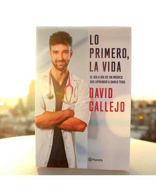 Lo primero, la vida: El día a día de un médico que aprendió a darlo todo (Capa mole com abas) 2