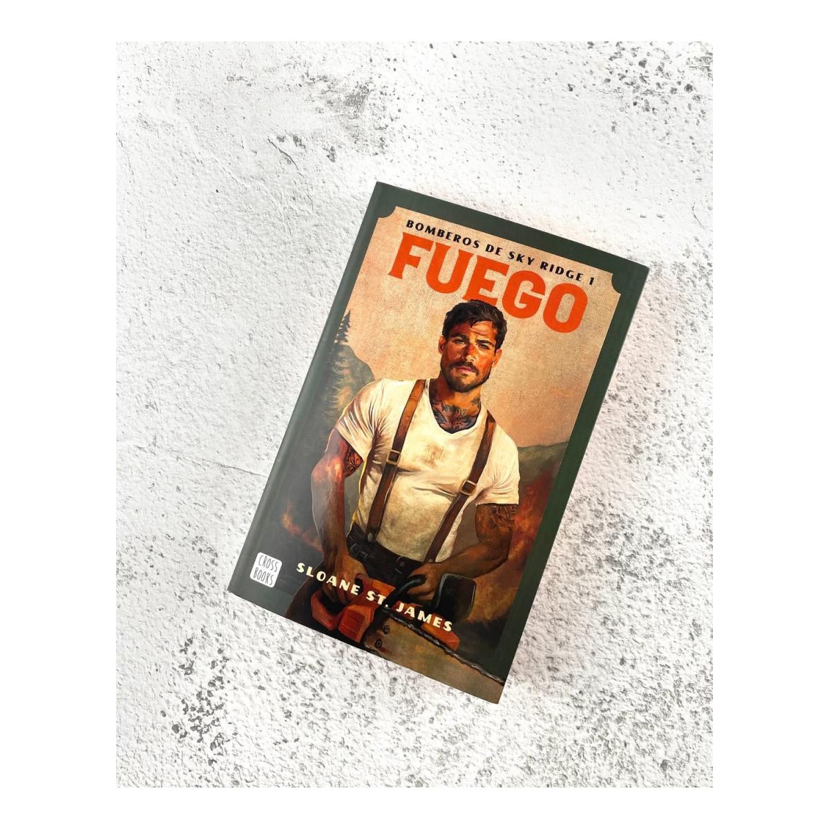 Fuego: El romance de bomberos que arde en TikTok. Edición con cantos tintados (Capa mole com abas) 4
