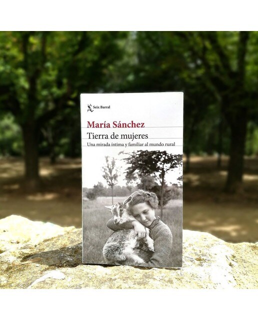 Tierra de mujeres: Una mirada íntima y familiar al mundo rural (Capa mole com abas) 2