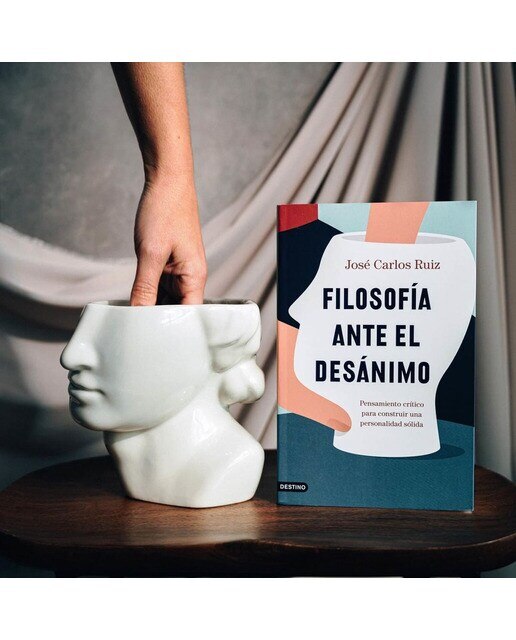 Filosofía ante el desánimo: Pensamiento crítico para construir una personalidad sólida (Capa mole com abas) 2