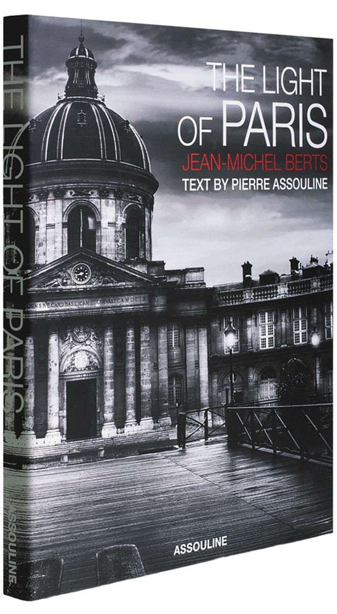 Imagem 0 de Light of Paris (Capa dura)