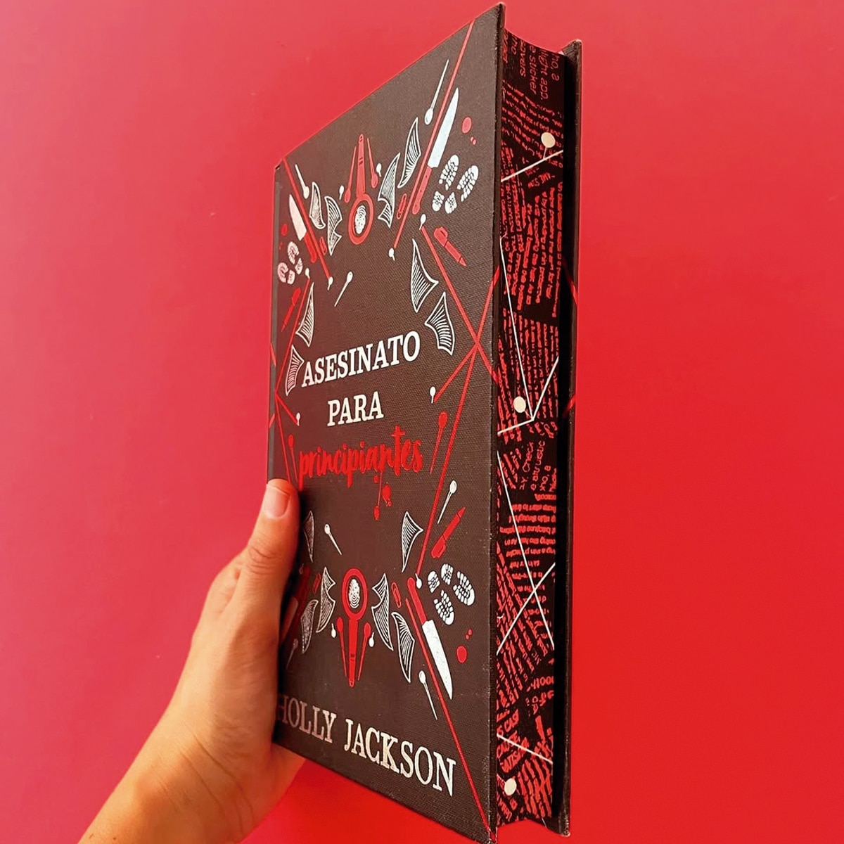 ASESINATO PARA PRINCIPIANTES. EDICIÓN ES (Tapa dura) · CROSS BOOKS